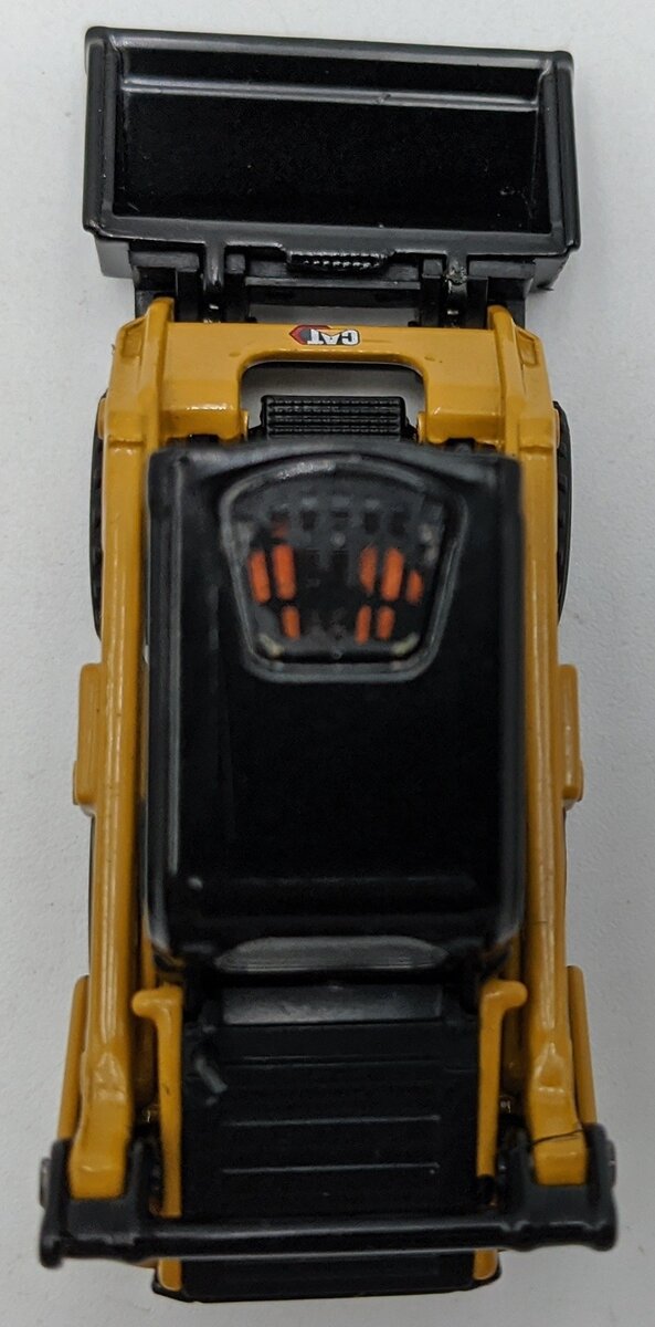 DieCast Masters 85676 1:50 Caterpillar 242D3 Skid Steer Loader with Work Tools