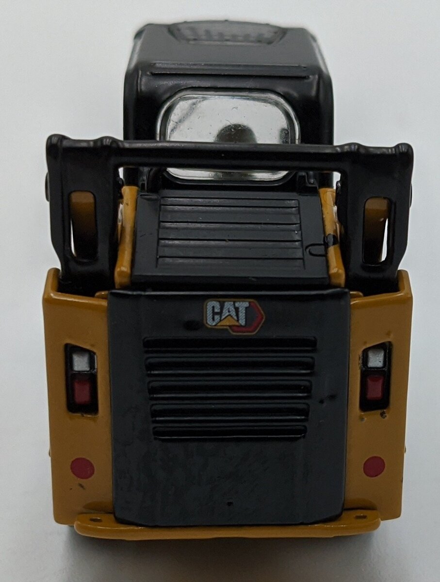 DieCast Masters 85676 1:50 Caterpillar 242D3 Skid Steer Loader with Work Tools