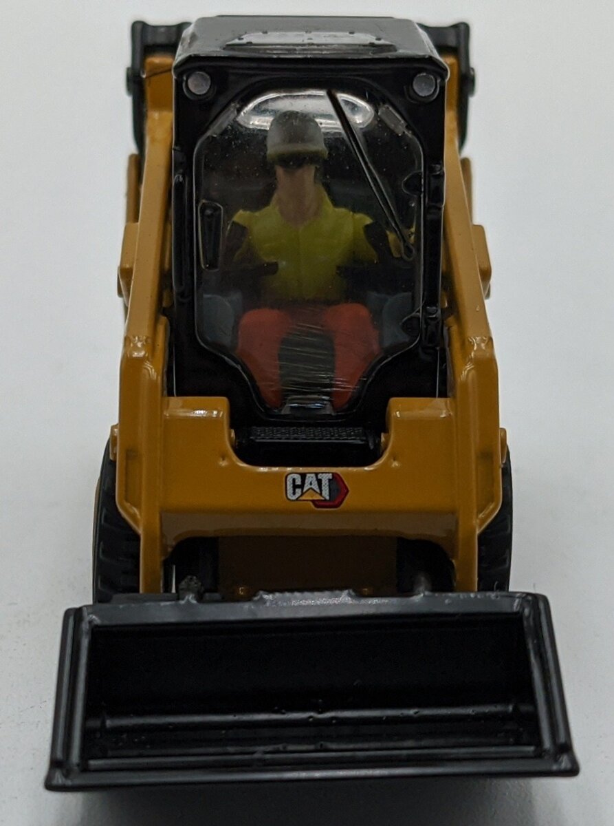 DieCast Masters 85676 1:50 Caterpillar 242D3 Skid Steer Loader with Work Tools