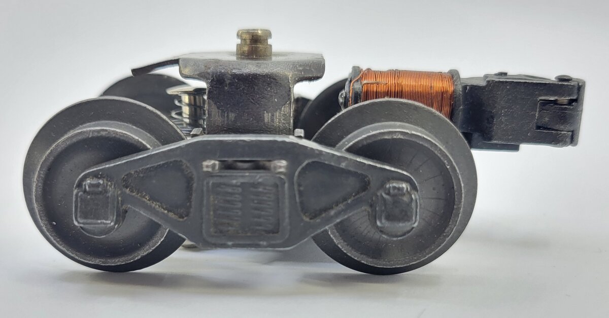 Lionel NTCL-1 Light Coil Coupler Truck with Roller and Shoe - Complete