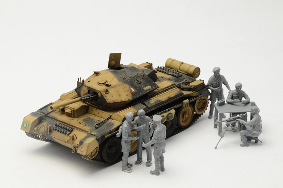 Italeri 6592 1:35 Crusader Mk. III Britishwith Crew Military Tank Model Kit