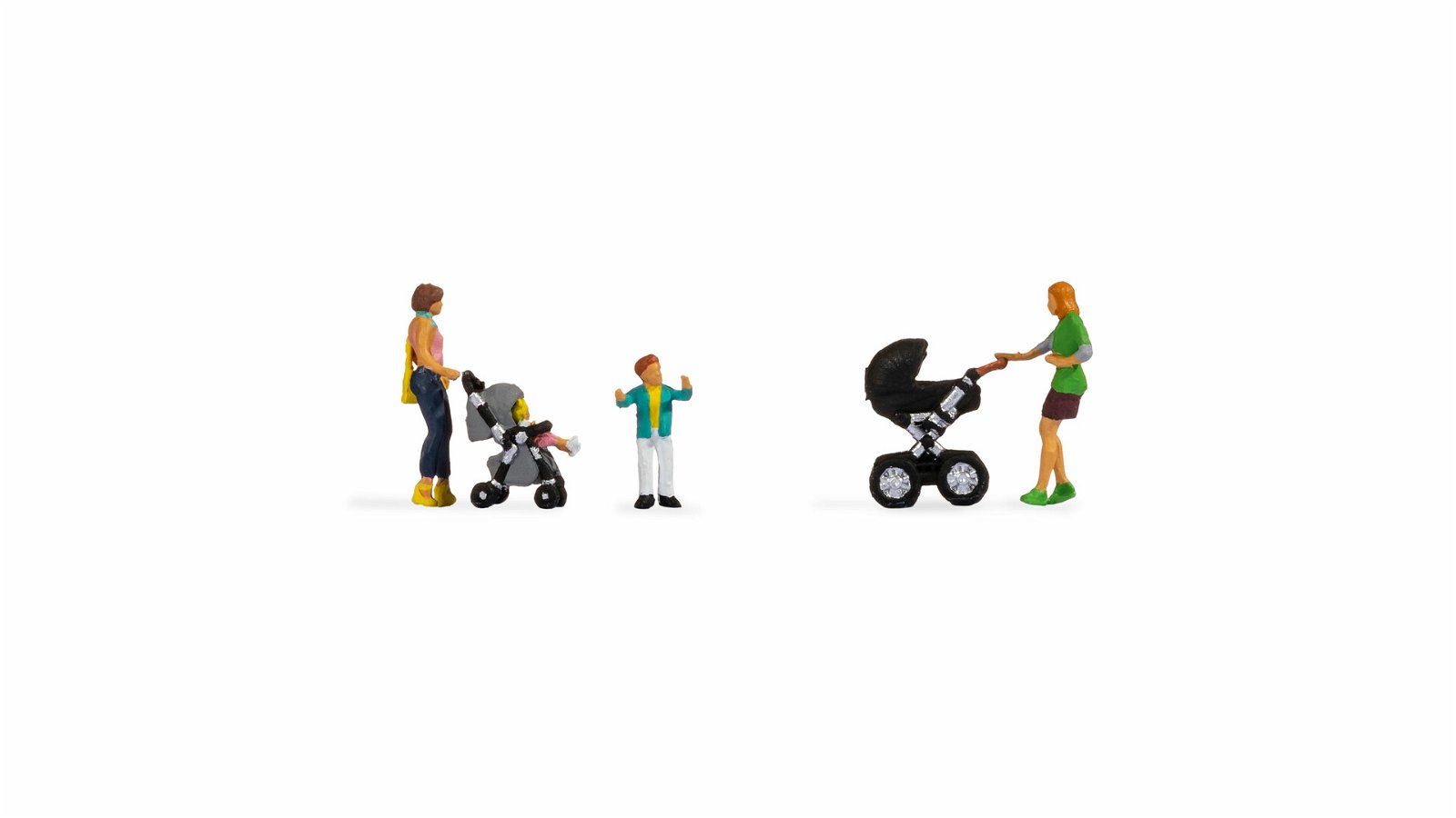 Noch 15584 HO Mothers with Children Plastic Figures (Set of 4)
