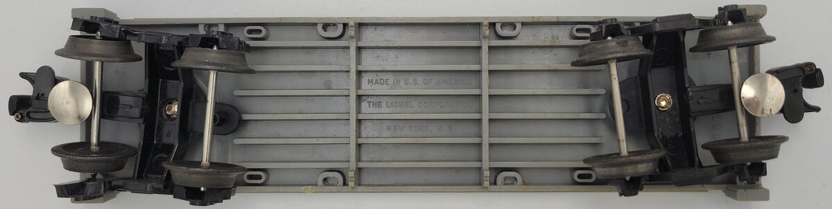 Lionel 1877-3 Unmarked Light Gray Flatcar with Trucks, Couplers, and Steps