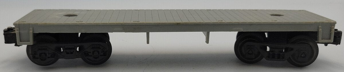 Lionel 1877-3 Unmarked Light Gray Flatcar with Trucks, Couplers, and Steps