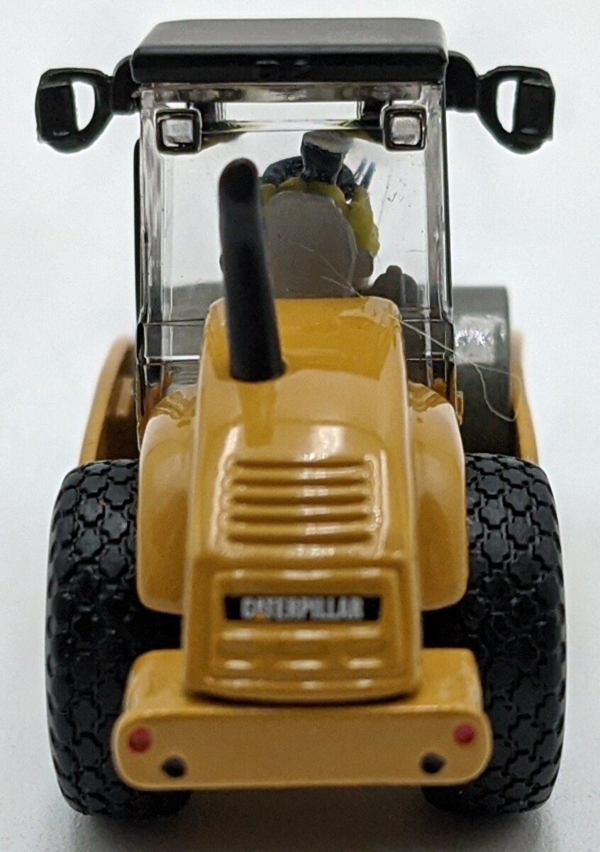 DieCast Masters 85246 1:87 Caterpillar CS56 Smooth Drum Vibratory Soil Compactor
