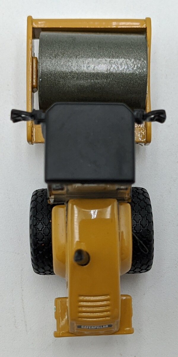 DieCast Masters 85246 1:87 Caterpillar CS56 Smooth Drum Vibratory Soil Compactor