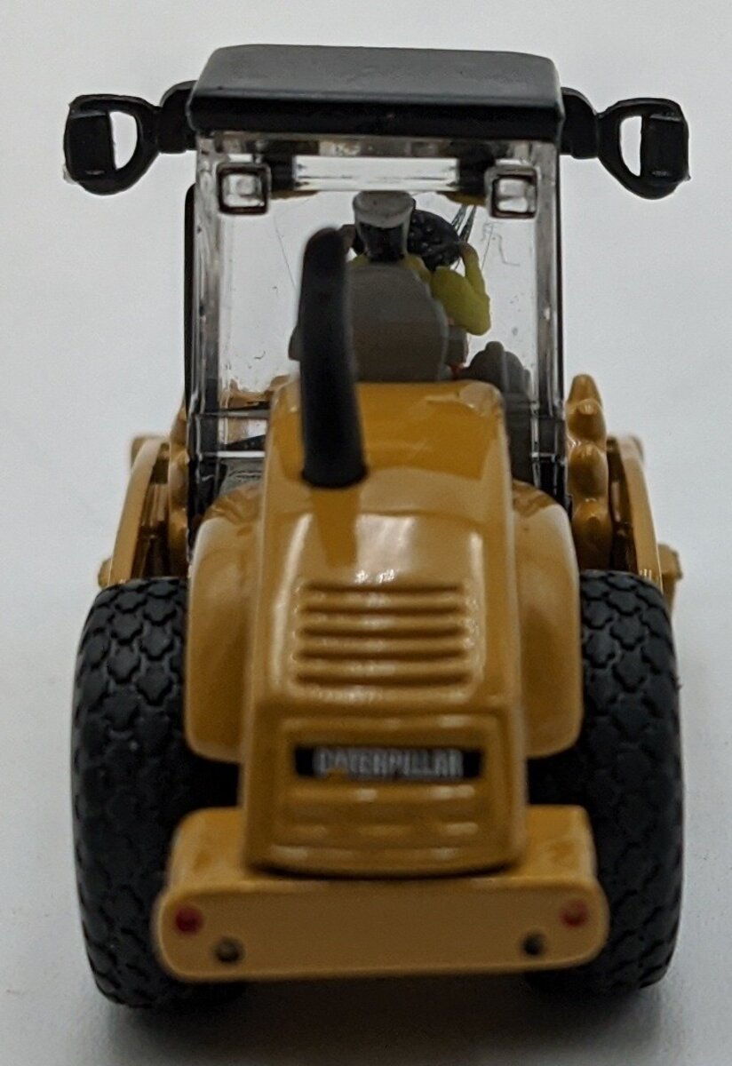 DieCast Masters 85247 1:87 Caterpillar CP56 Padfoot Drum Soil Compactor