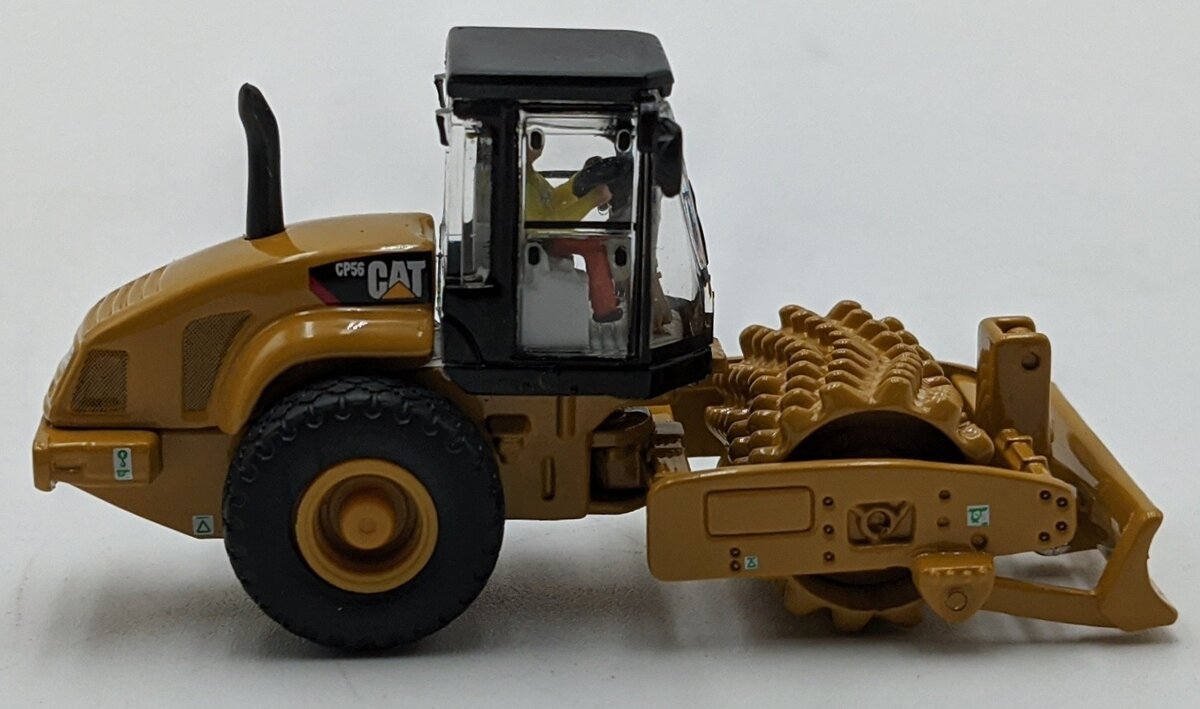 DieCast Masters 85247 1:87 Caterpillar CP56 Padfoot Drum Soil Compactor