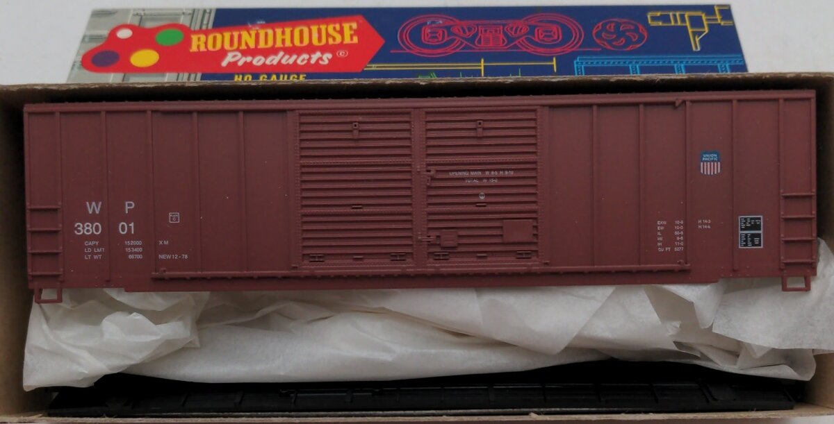Roundhouse 7747 HO Western Pacific / UP Shield FMC Boxcar Kit