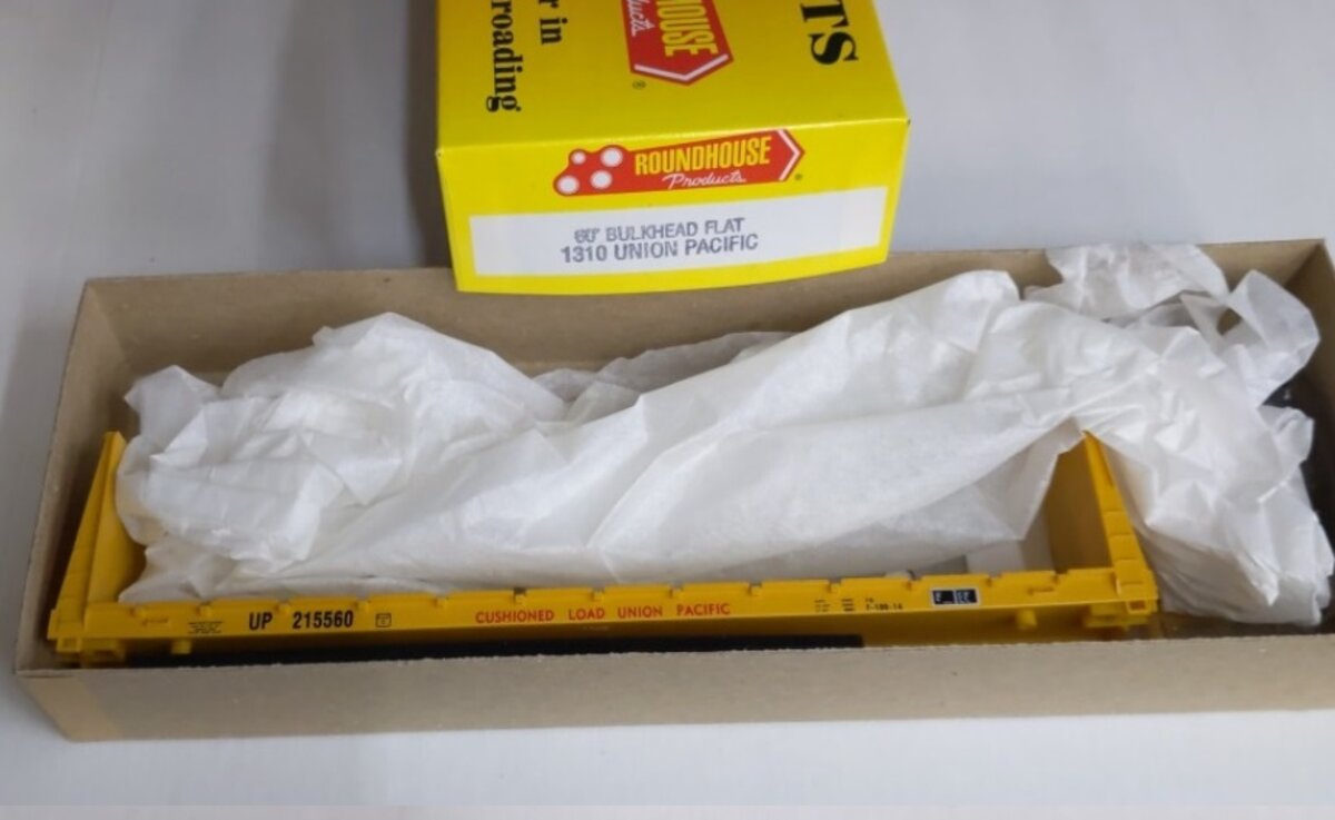Roundhouse 1310 HO Union Pacific 60' Bulkhead Flat Car Kit