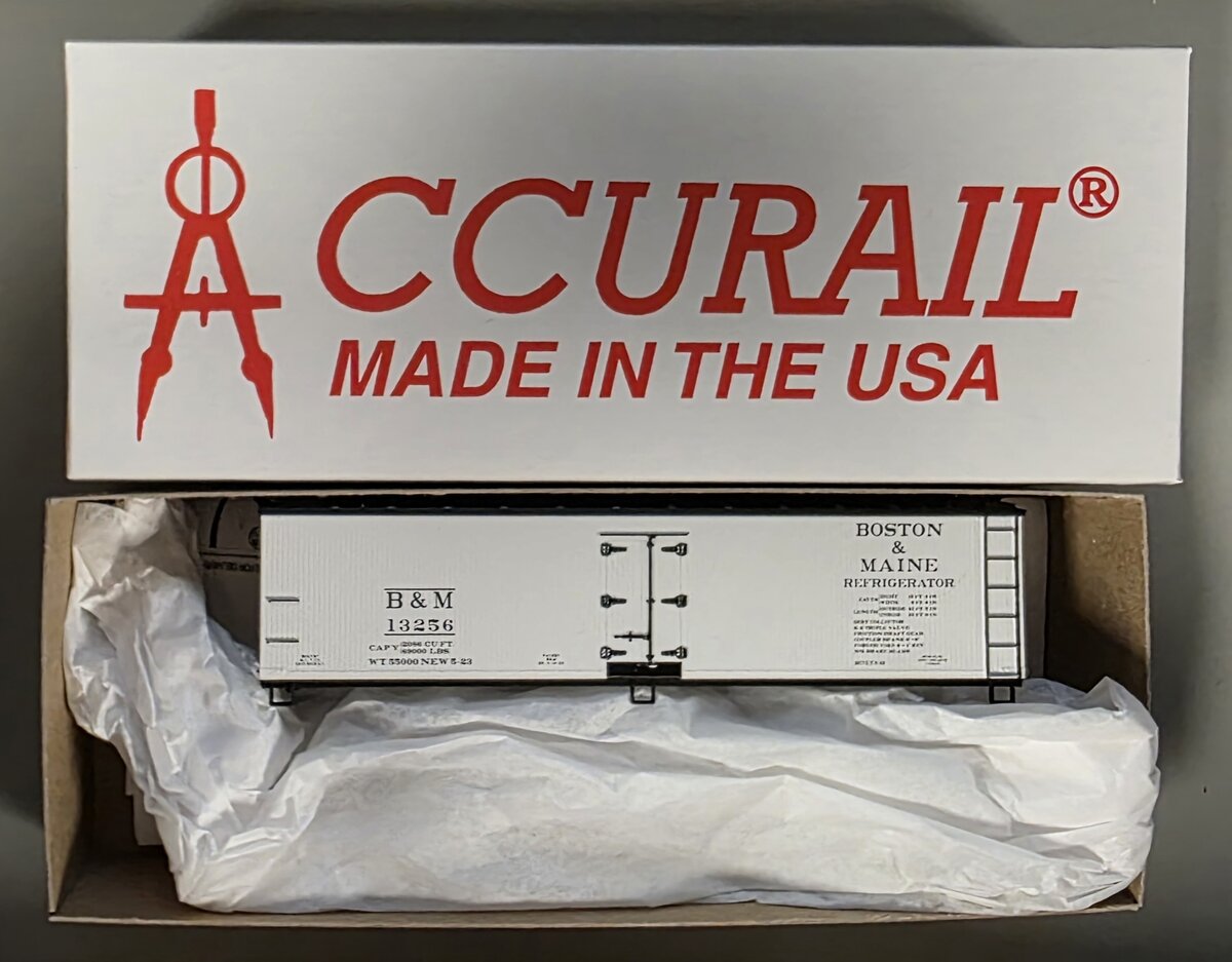 Accurail 81562 HO Boston & Maine 40' Wood Reefer Car Kit