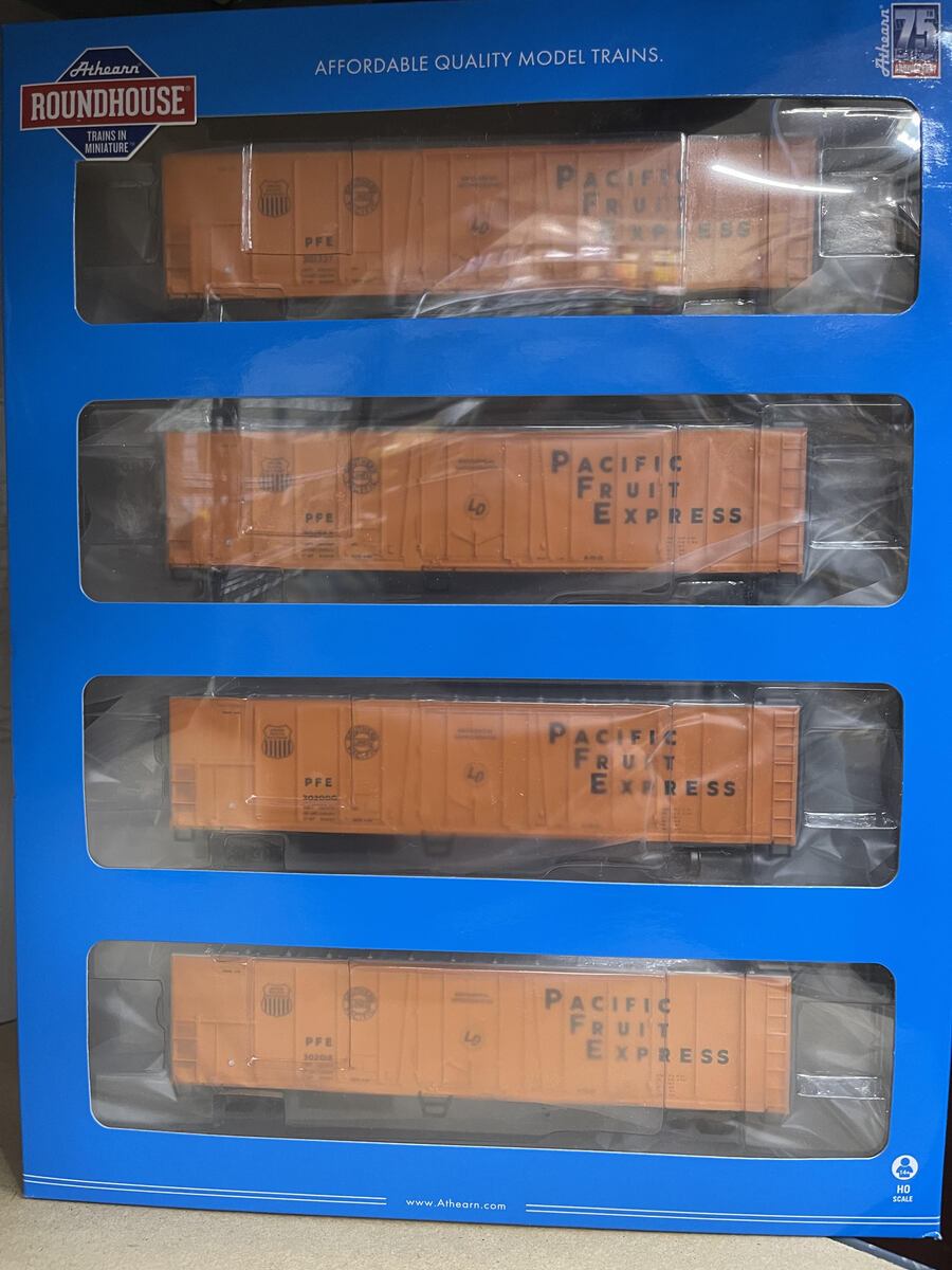 Roundhouse 87996 HO PFE 50' Ex-Post Mechanical Reefer (Pack of 4)