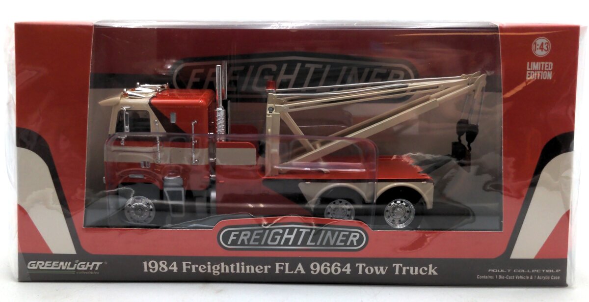 Greenlight Collectibles 86631 1:43 1984 Freightliner FLA 9664 Diecast Tow Truck