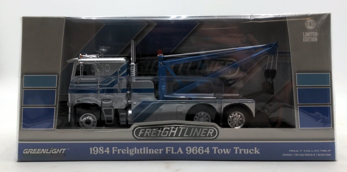 Greenlight Collectibles 86632 1:43 1984 Freightliner FLA 9664 Diecast Tow Truck