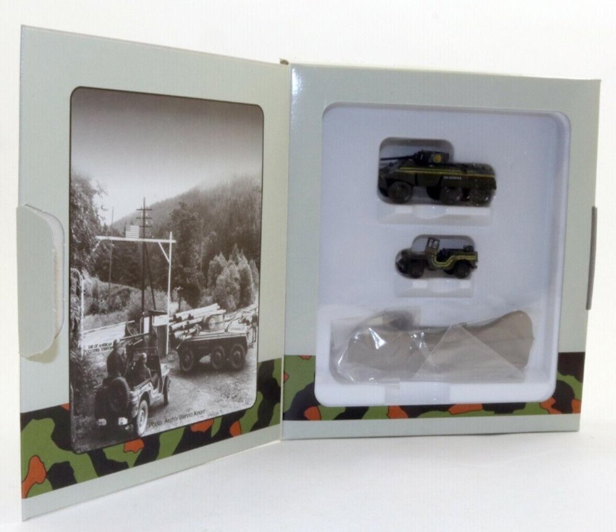 Roco 851 HO Scout Car M8/Willys Jeep US Army Checkpoint Set (Set of 3)