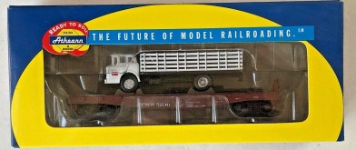 Athearn 92090 HO Scale Southern Pacific 40' Flat with Ford C. Stakebed #5293