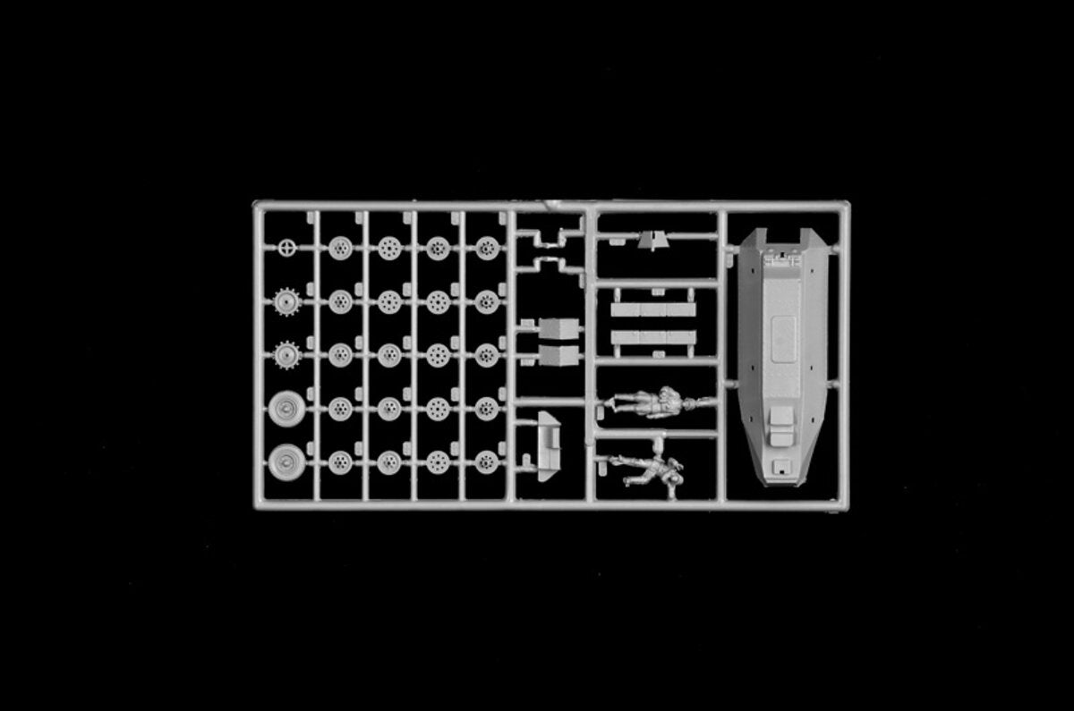 Italeri 7079 1:72 Sd.Kfz. 251/10 Military Vehicle Model Kit