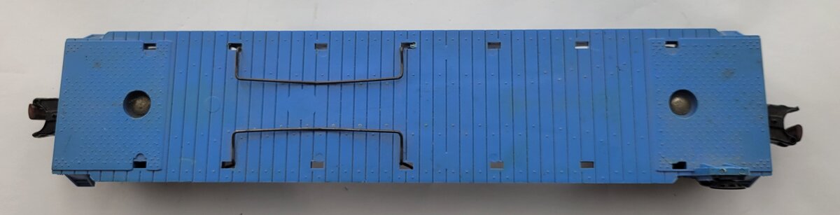 Lionel 6511-2 Blue Flatcar Body with Operating Trucks and Brake Wheel