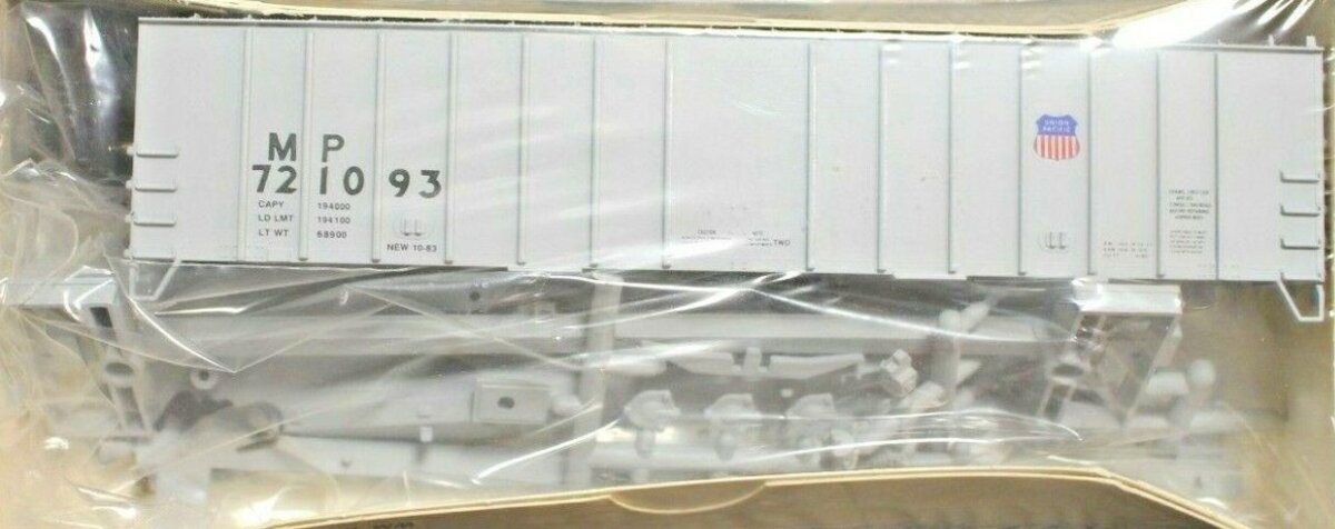 Walthers 932-3655 HO Union Pacific 50' Airslide Hopper Kit #20687
