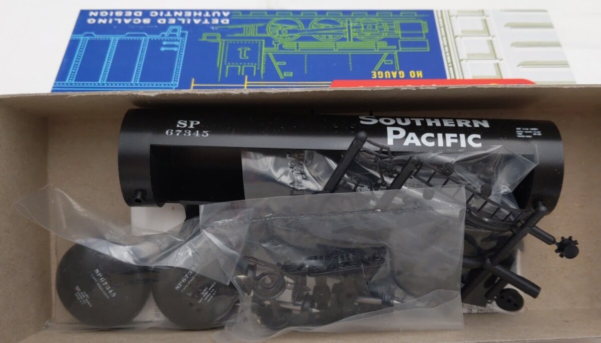 Roundhouse 1374 HO Southern Pacific 50'''' Tank Car Road # 67345 Kit