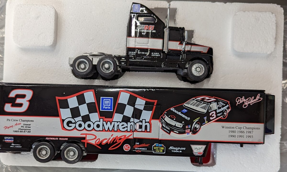 Racing Collectibles 1/2508 1:64 Dale Earnhardt #3 Goodwrench Racing Transporter