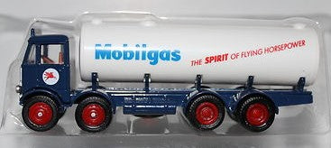 EFE 10604 OO Scale Mobilgas Tanker
