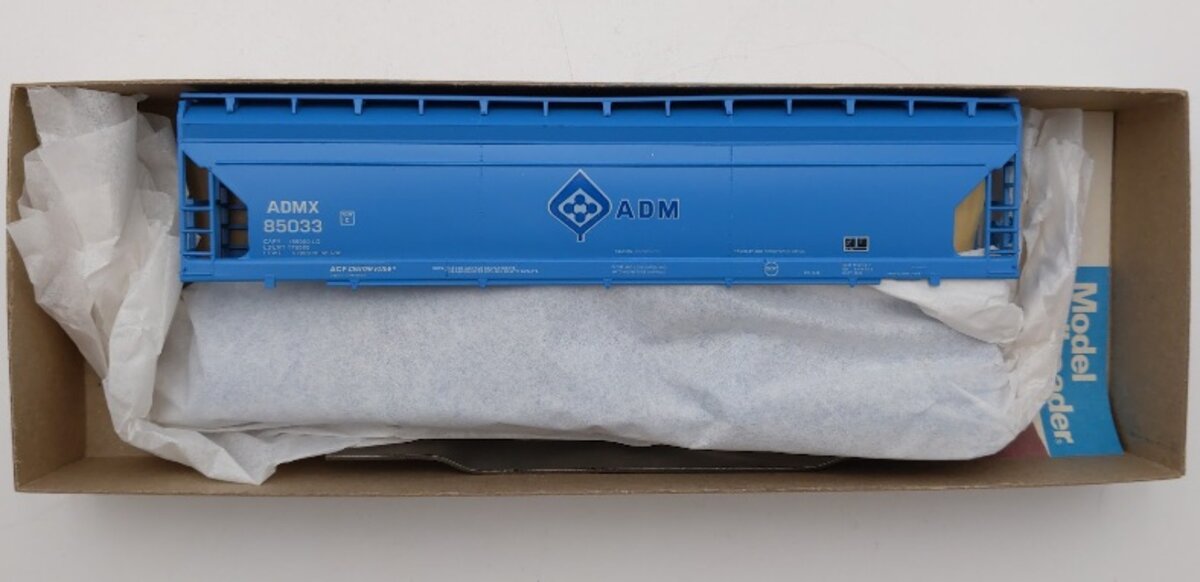 Athearn 1926 HO ADMX 55' Center Flow Covered Hopper # 85033 Kit