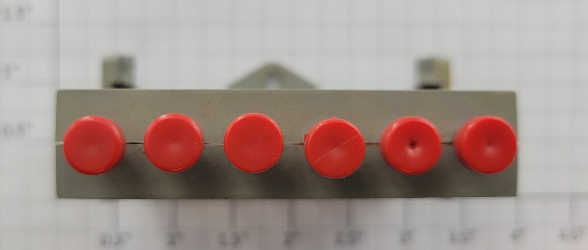 Lionel 54-38 Gray Ballast Tamper Frame with Red Rod Assembly