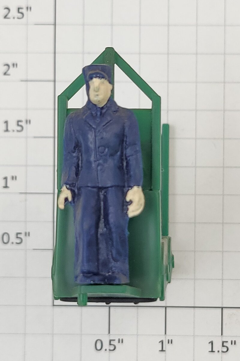 Lionel 356-34 O Gauge Dark Green Baggage Cart Truck with Figure and Pads