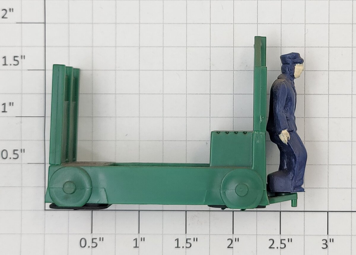 Lionel 356-34 O Gauge Dark Green Baggage Cart Truck with Figure and Pads