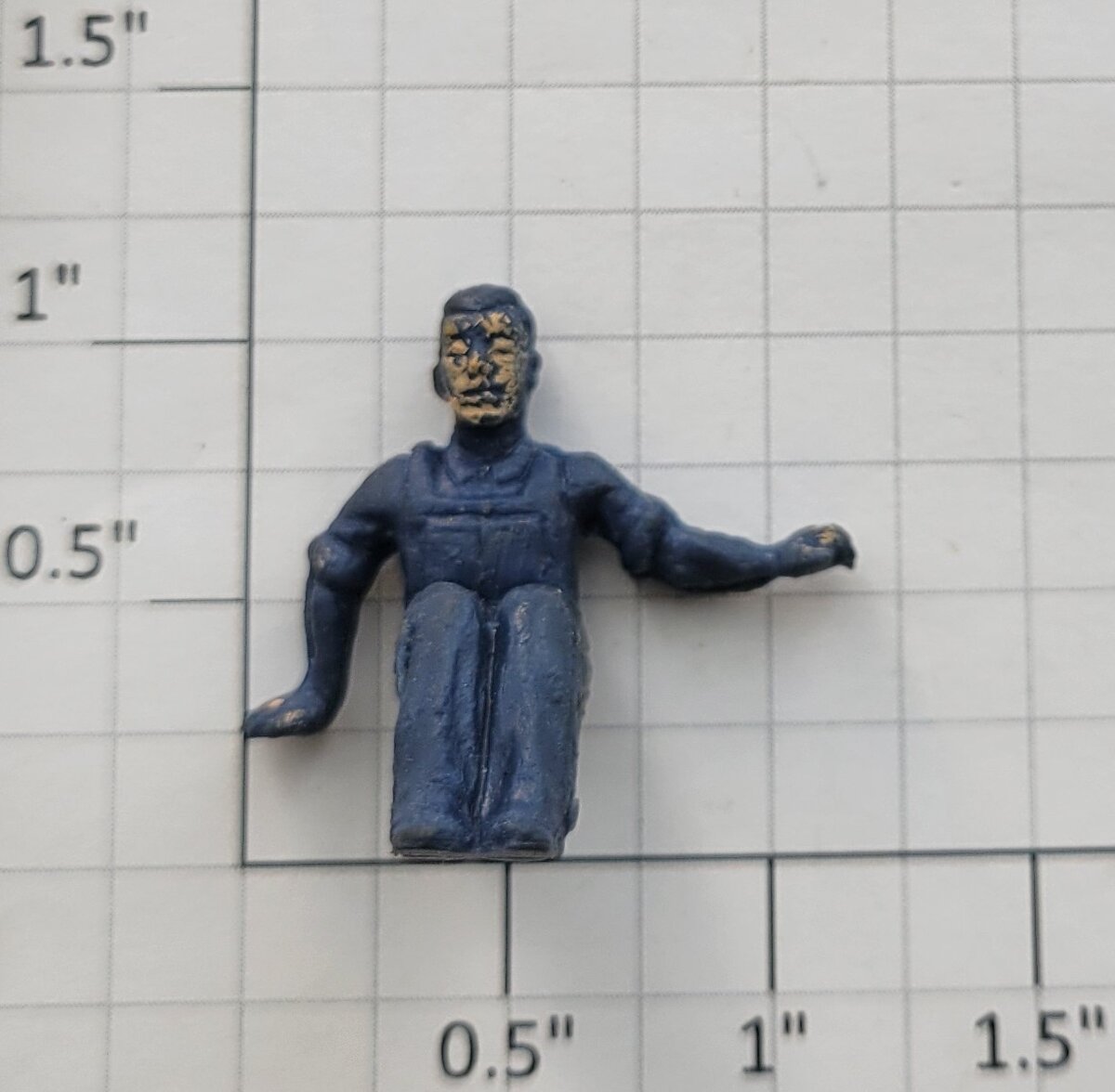 Lionel 50-76 Blue Seated Metal Gang Car Crewman Figure with Painted Face