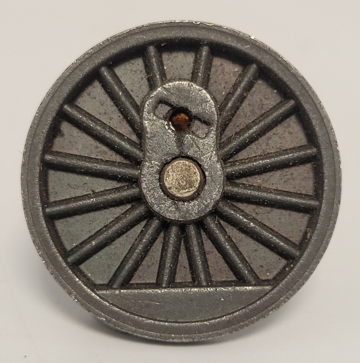 Lionel 736-9 Slotted Center Wheel & Axle