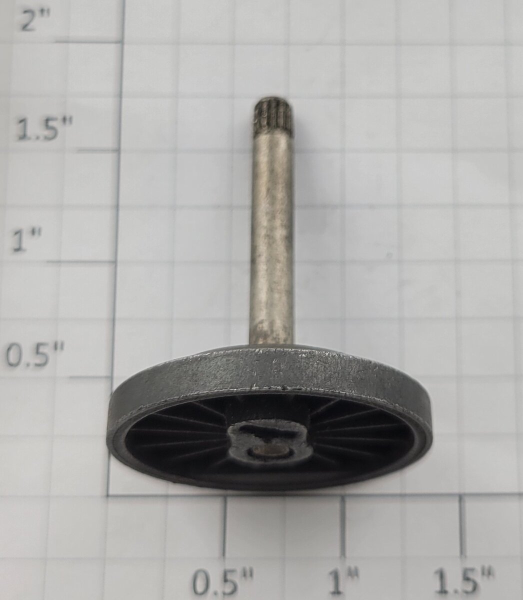 Lionel 736-9 Slotted Center Wheel & Axle