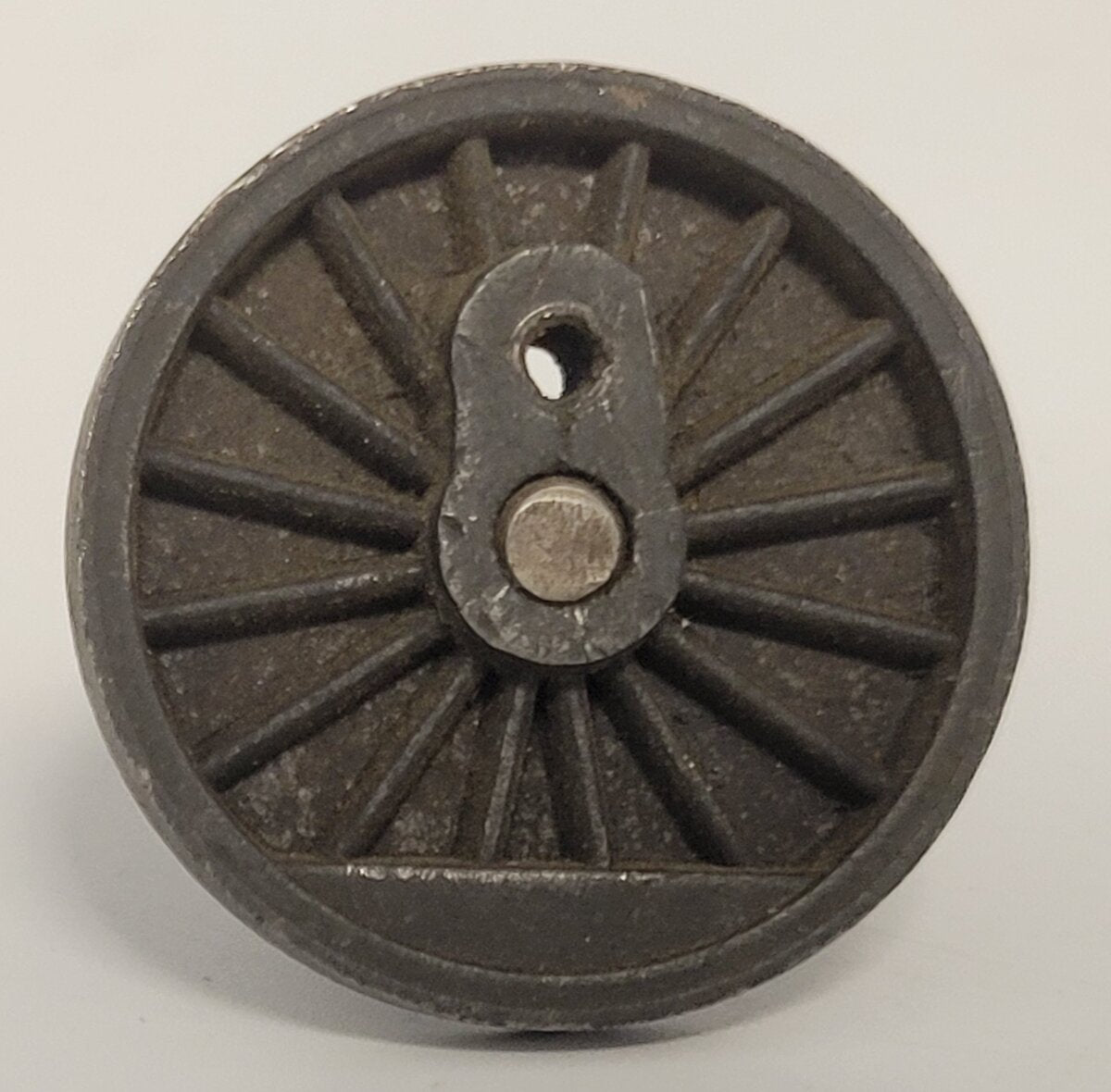 Lionel 736-14 Plain Center Wheel & Axle
