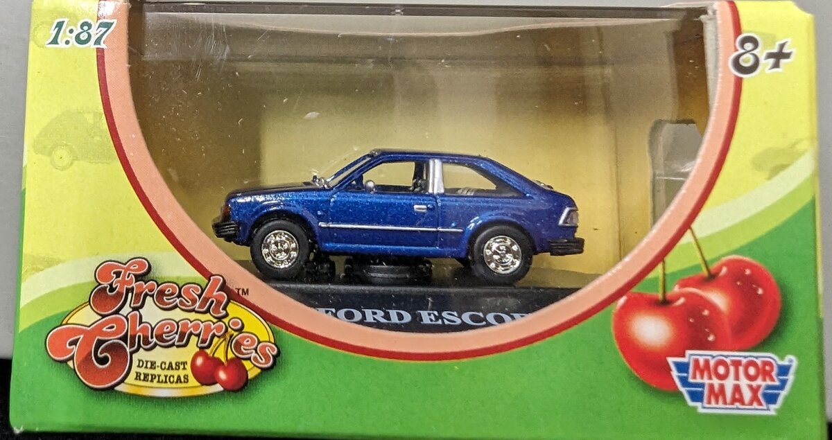 Motormax Toy USA 73950FC 1:87 Royal Blue 1981 Ford Escort Die-Cast Vehicle