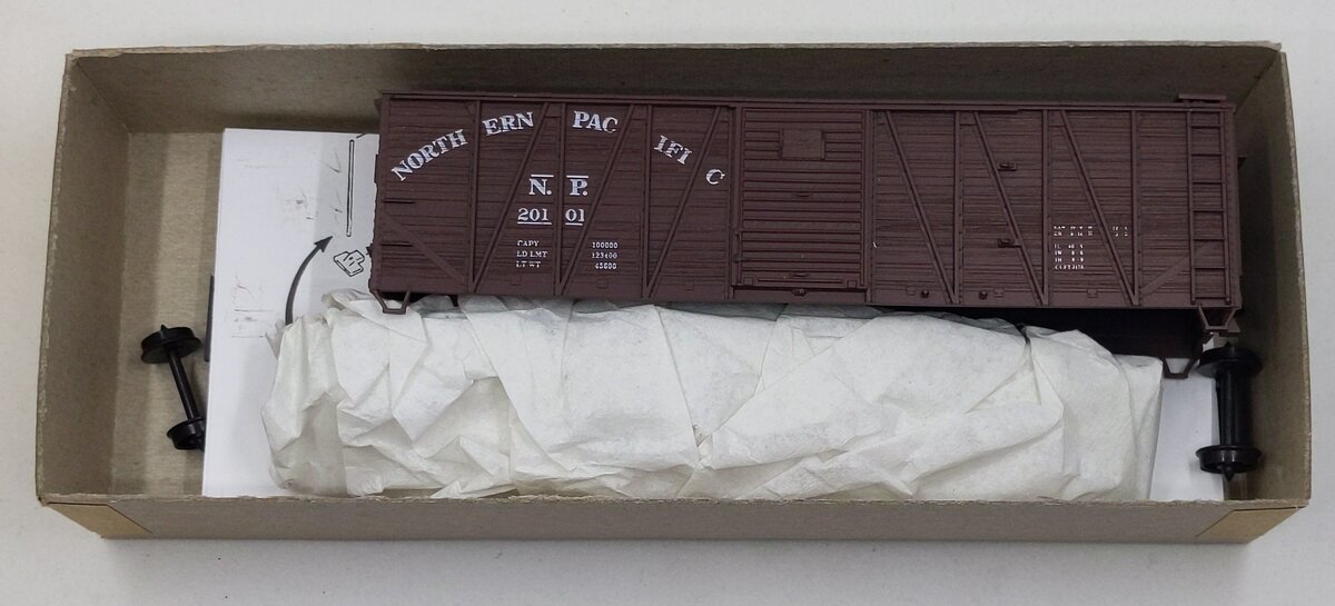Accurail 4403 HO Scale Northern Pacific 40' O.B. Boxcar Steel Door Road #: 20101