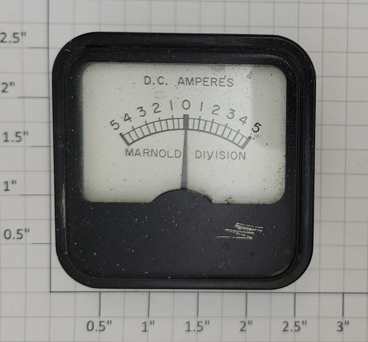Walthers 927-380E Marn-O-Power Panel Mount Center Off 5-0-5 DC Amperes Meter