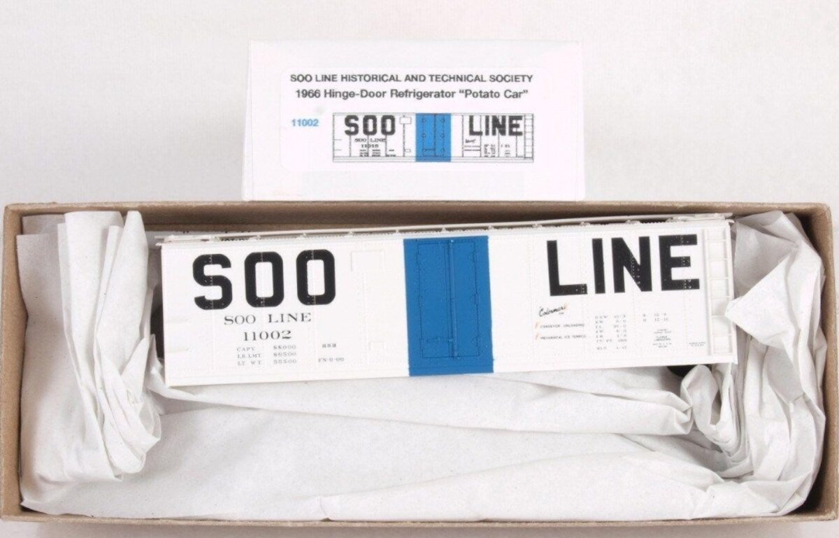 Accurail 11002 HO SOO Line 1966 Hinge-Door Refrigerator Potato Car Kit