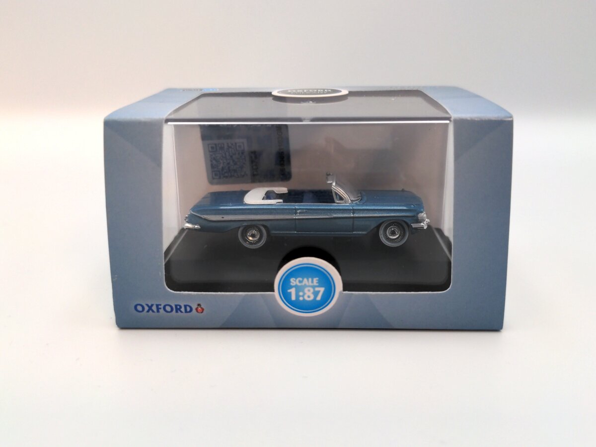 Oxford Diecast 87CI61006 HO Jewel Blue & White 1961 Chevrolet Impala Car
