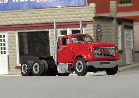 Sylvan Scale Models V-373 HO GMC 9500 Low Cab & Long Hood Tractor Resin Kit