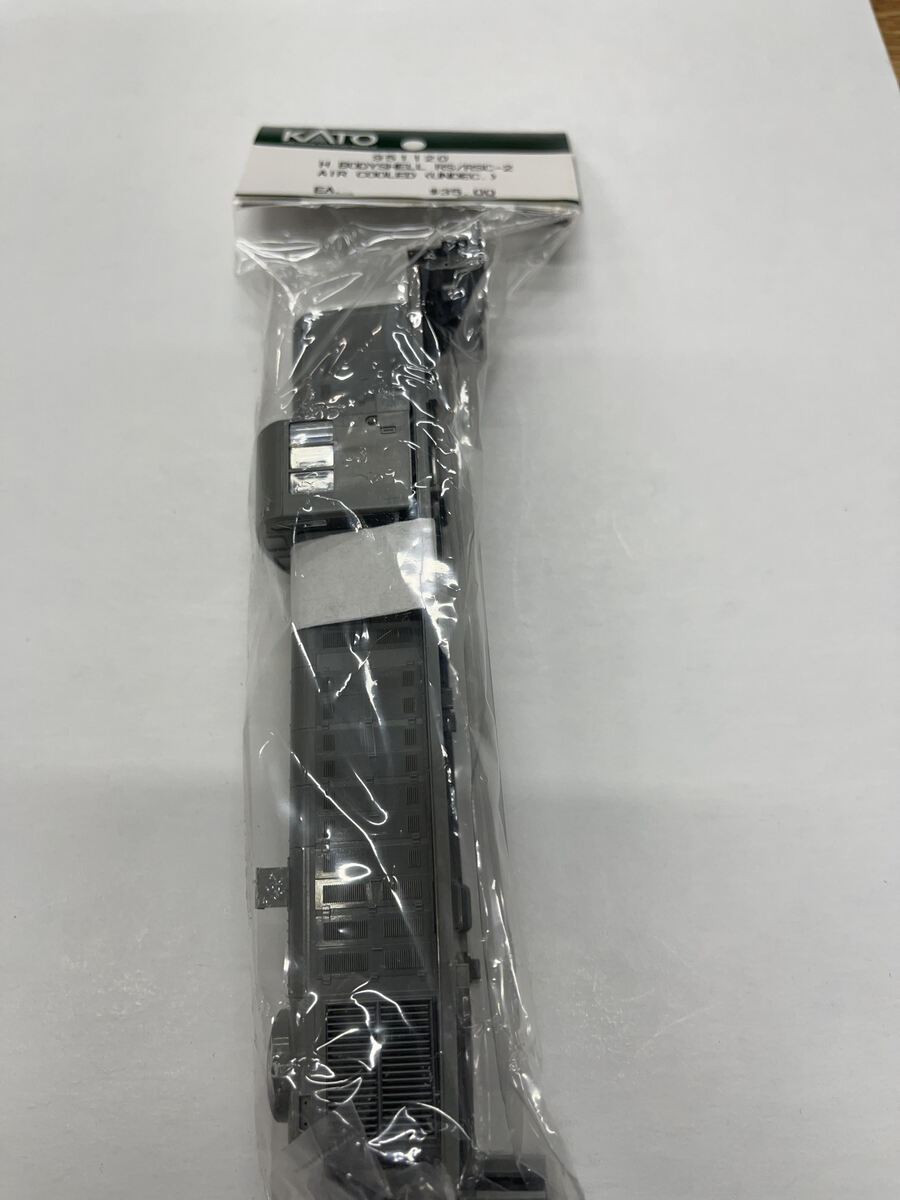 Kato 951120 HO Scale Bodyshell RS/RSC-2 Air Cooled Undecorated
