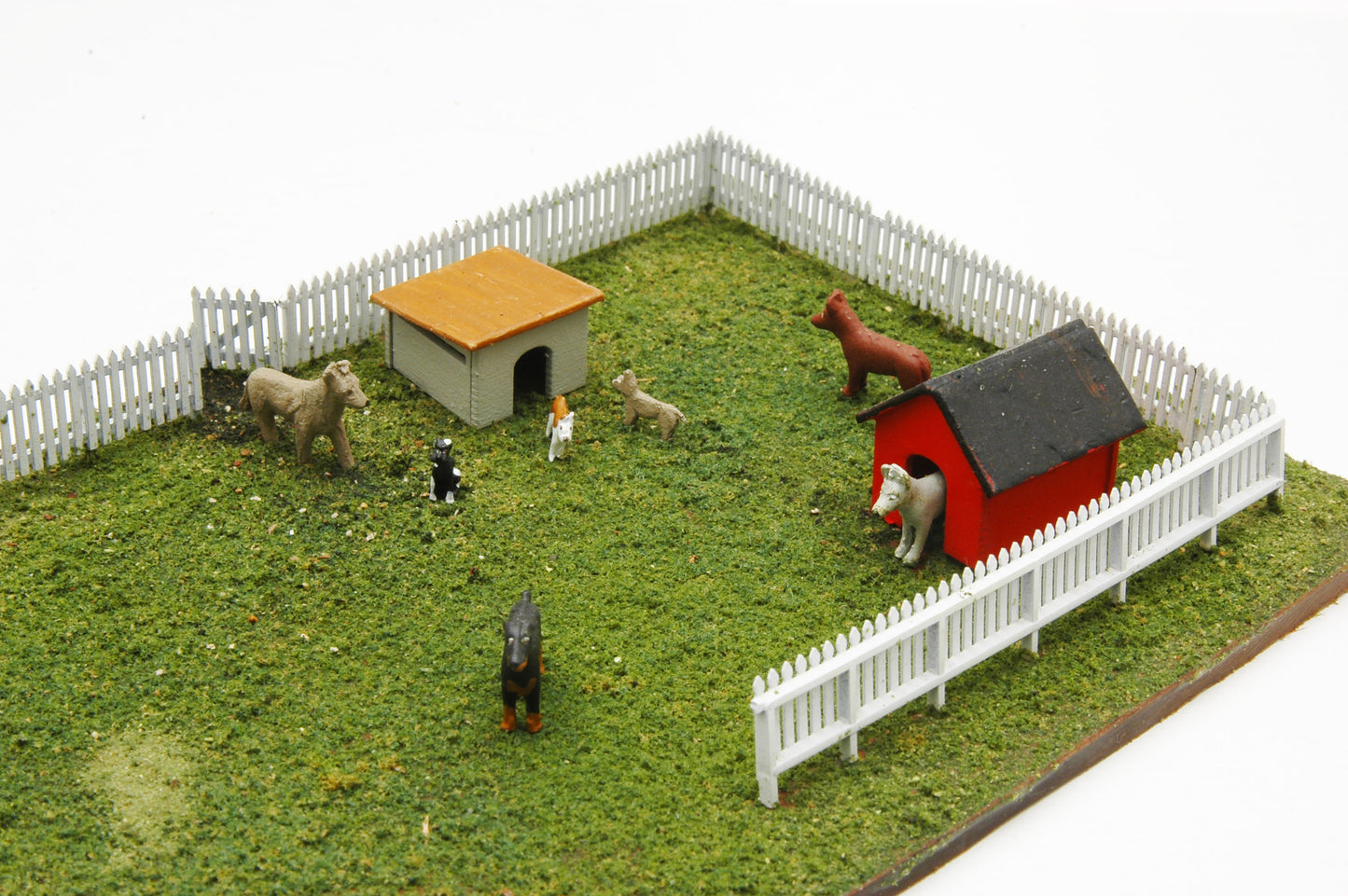 JL Innovative Design 493 HO Dogs in the Yard Detail Set
