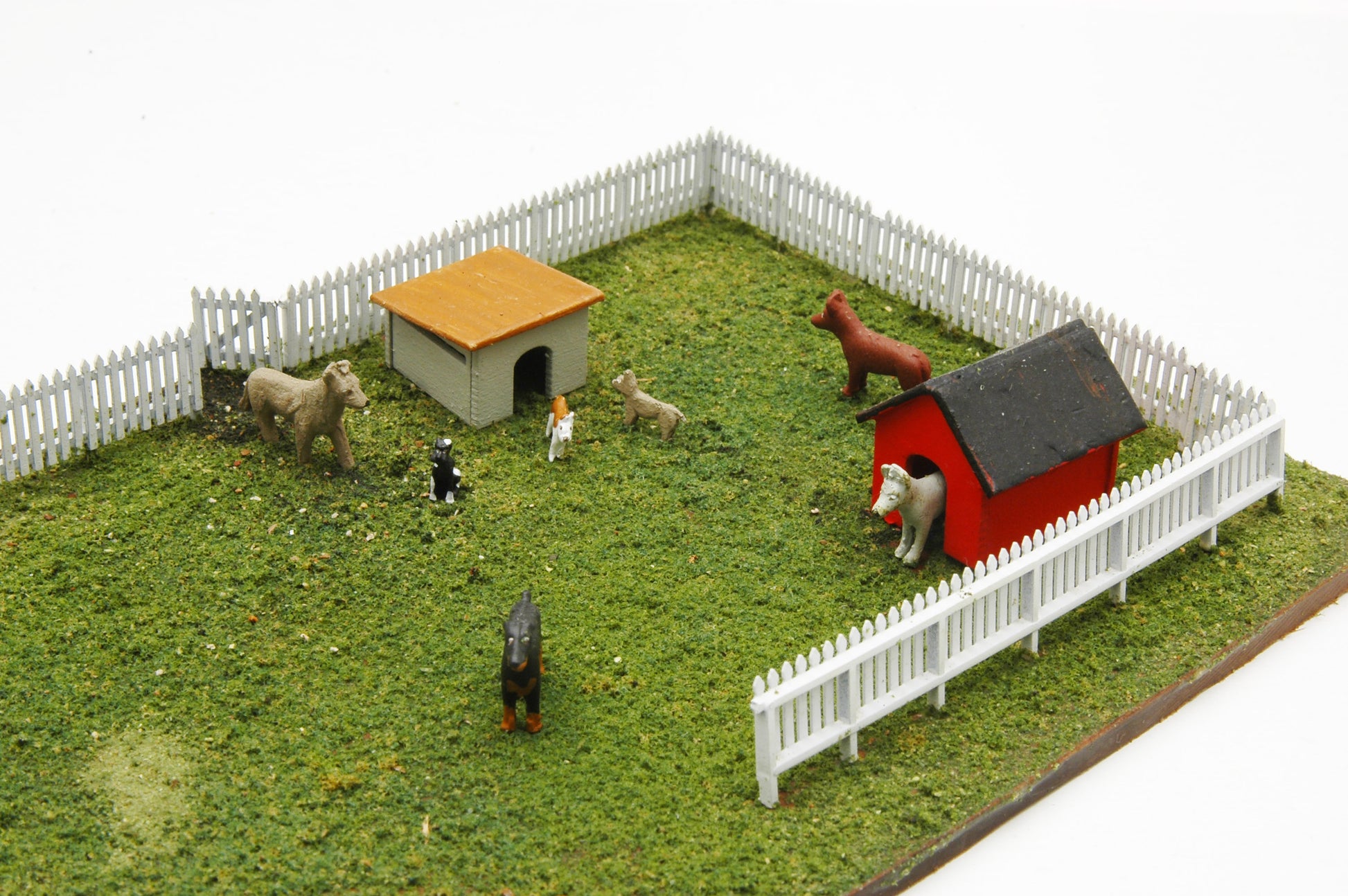 JL Innovative Design 493 HO Dogs in the Yard Detail Set