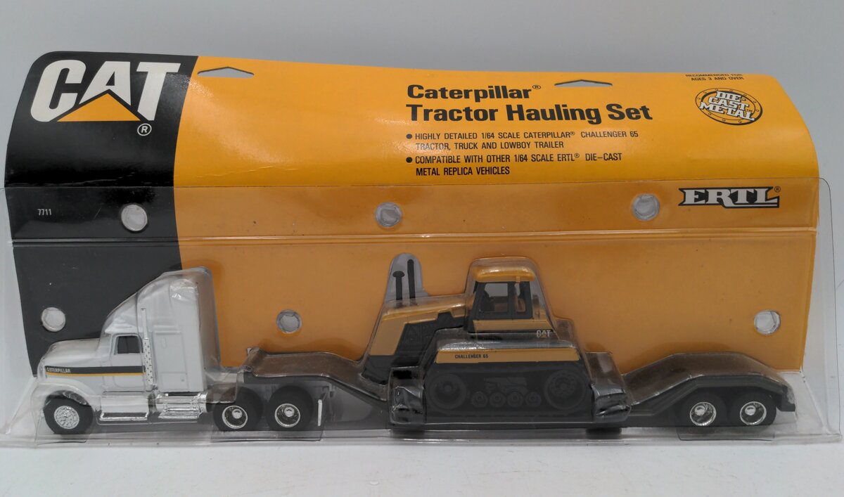 Ertl 7711 1:64 Caterpillar Tractor Hauling Set