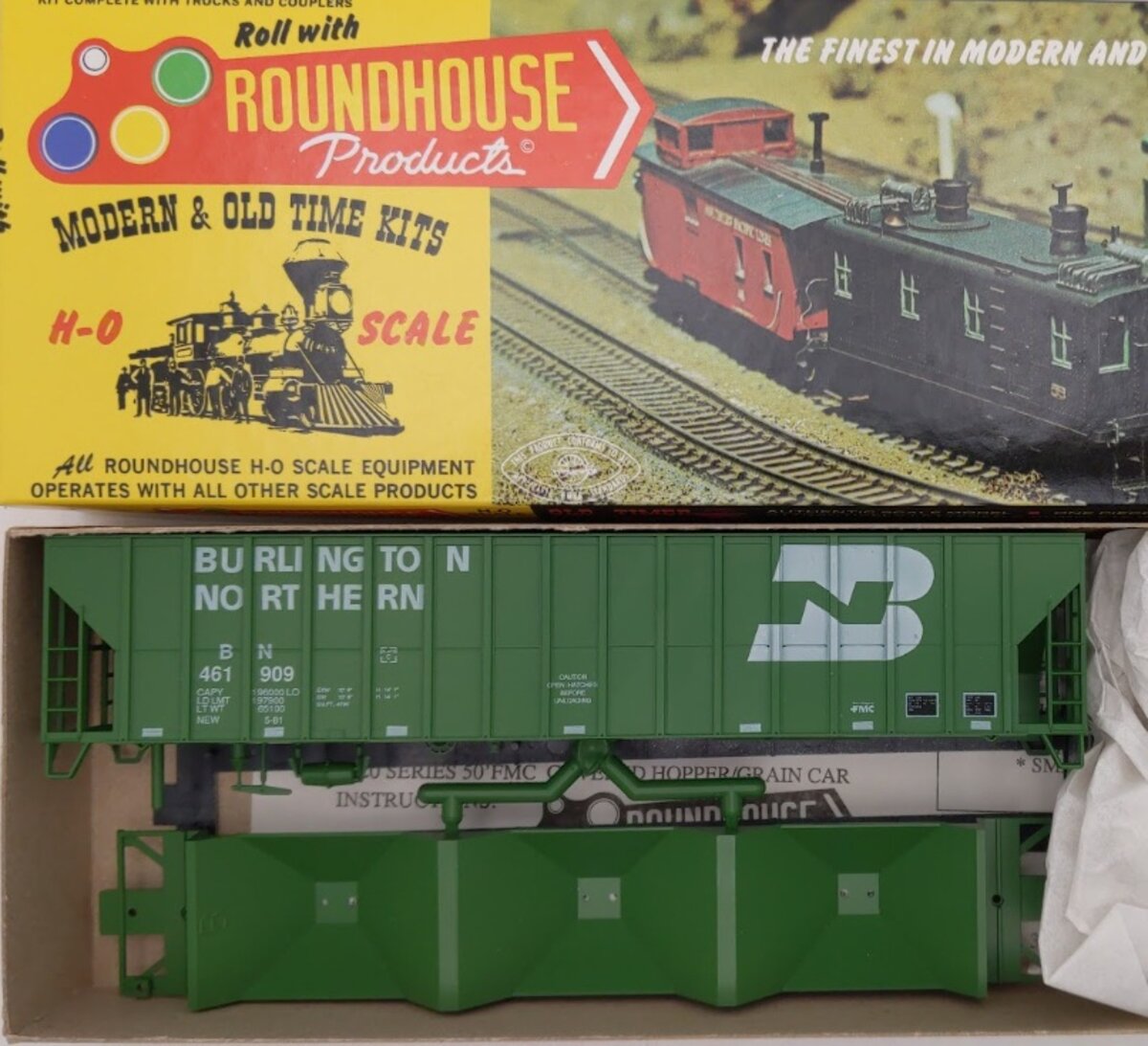 Roundhouse 3521 HO Burlington Northern 50' FMC Covered Hopper Kit