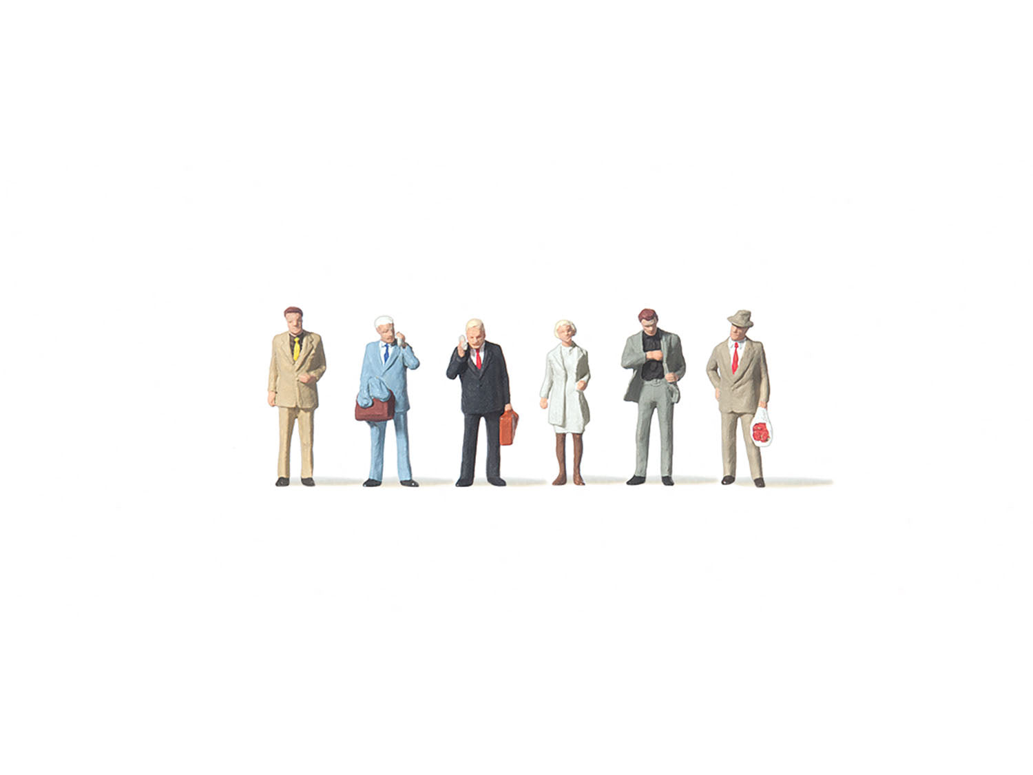 Merten 282537 TT In Front of the Station Figures (Set of 6)