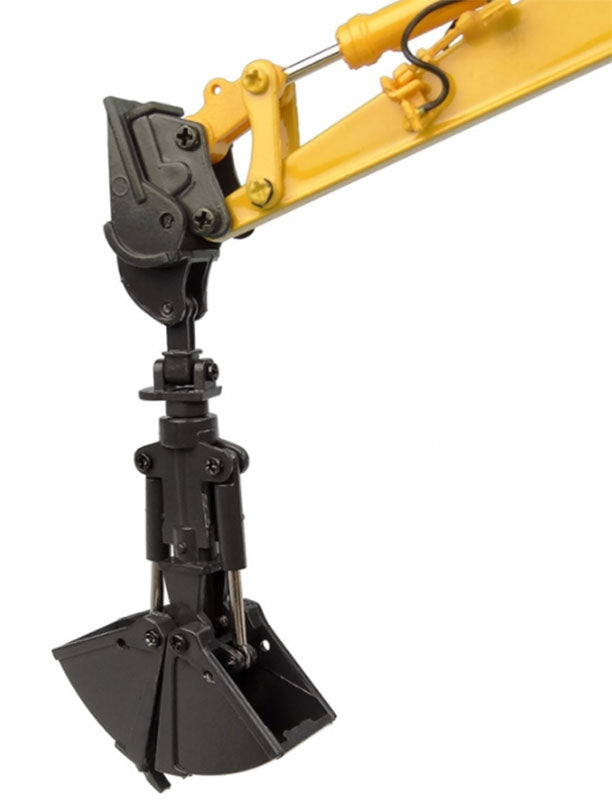 Universal Hobbies 8162 1:50 Komatsu PW148-11 on Wheels w/ Bucket & Excavator