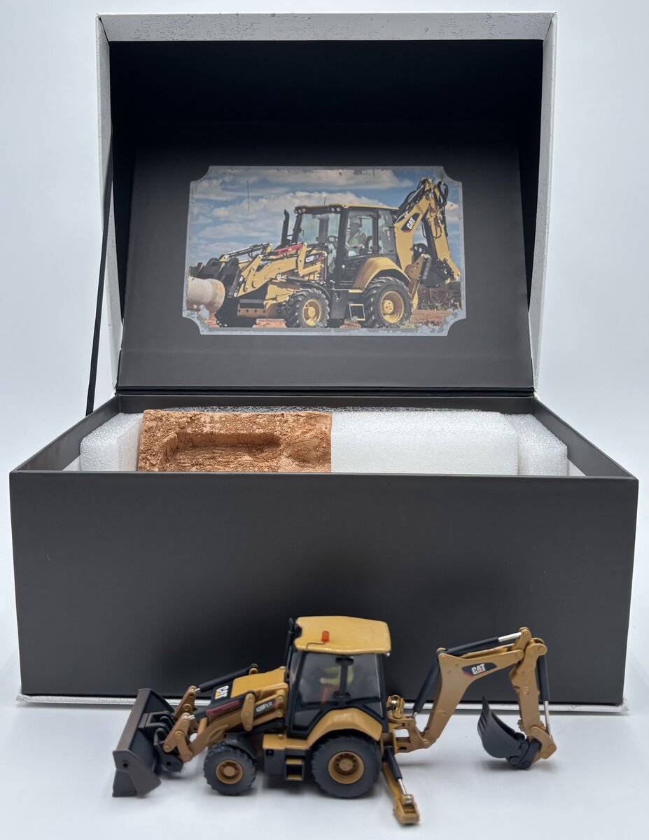 DieCast Masters 85755 1:50 CAT 420F2 IT Weathered Backhoe Loader Diecast Model
