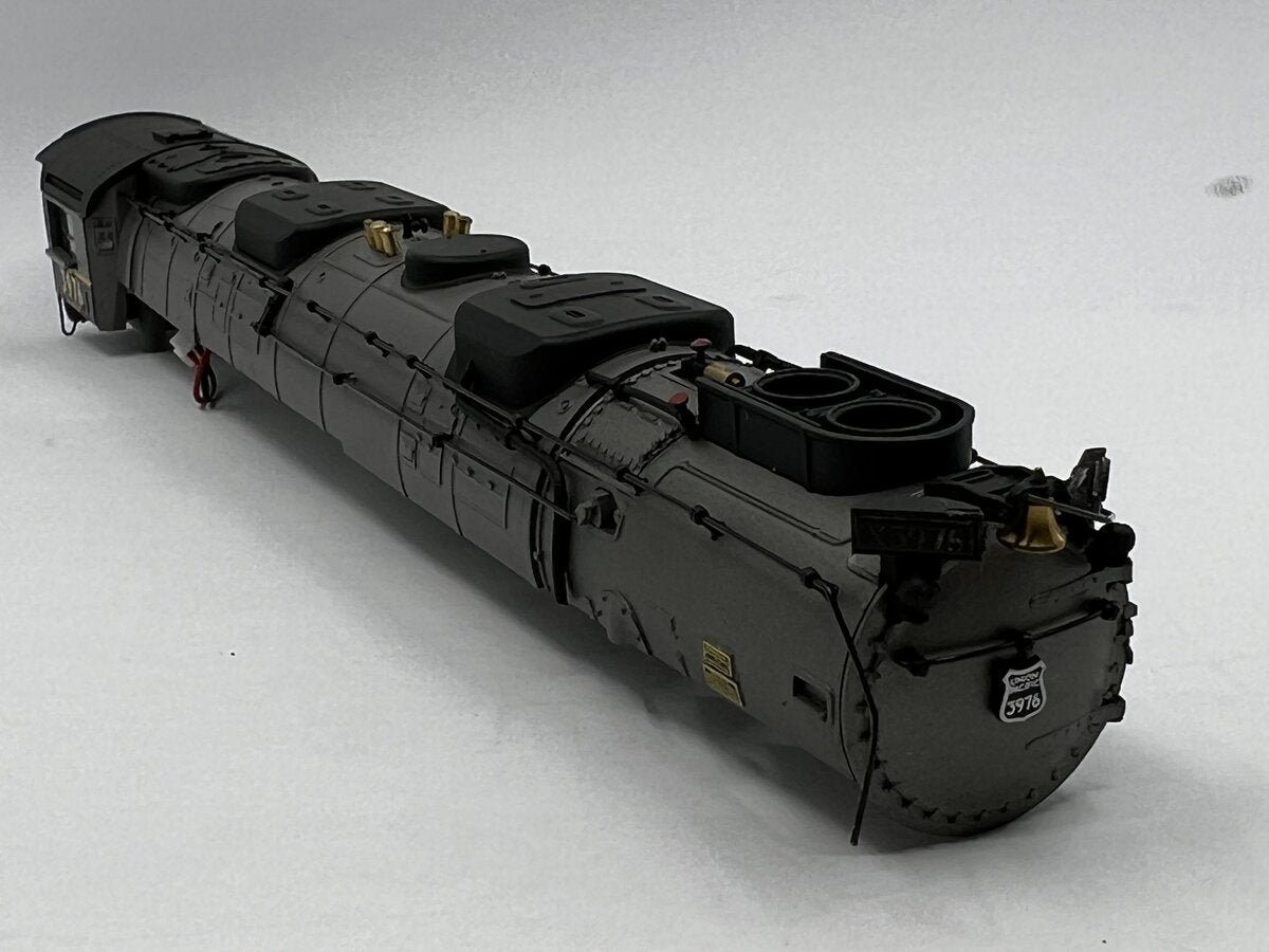 Lionel 58004-2 #3976 Challenger Locomotive Body Shell with Broken Headlight