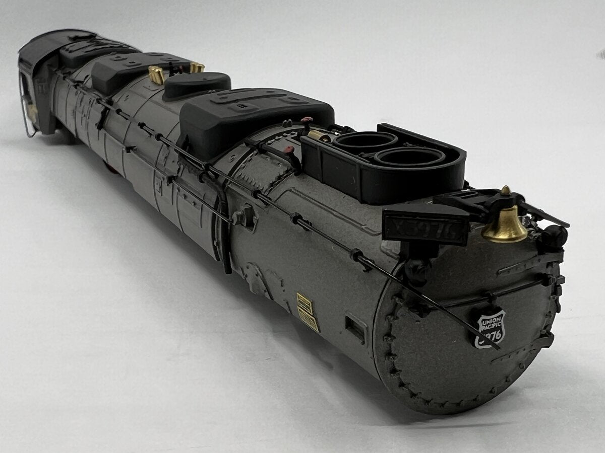 Lionel 58004-2 #3976 Challenger Locomotive Body Shell with Broken Headlight